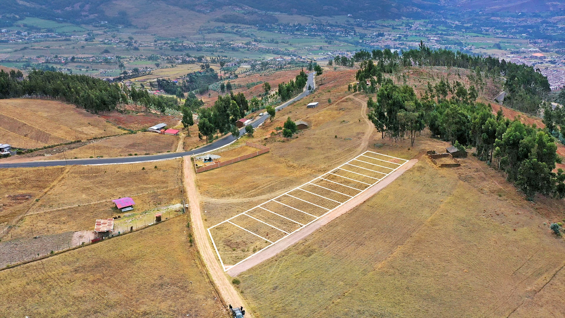 Vista aérea de la lotización y los caminos de Portal del Cumbe